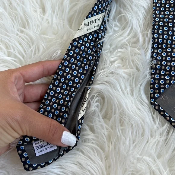 VALENTINO Polka Dot Luxury Tie 100% Silk - Picture 5 of 6